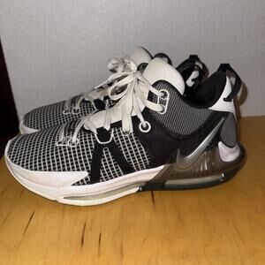 Nike Black and White Mesh Athletic Shoes
